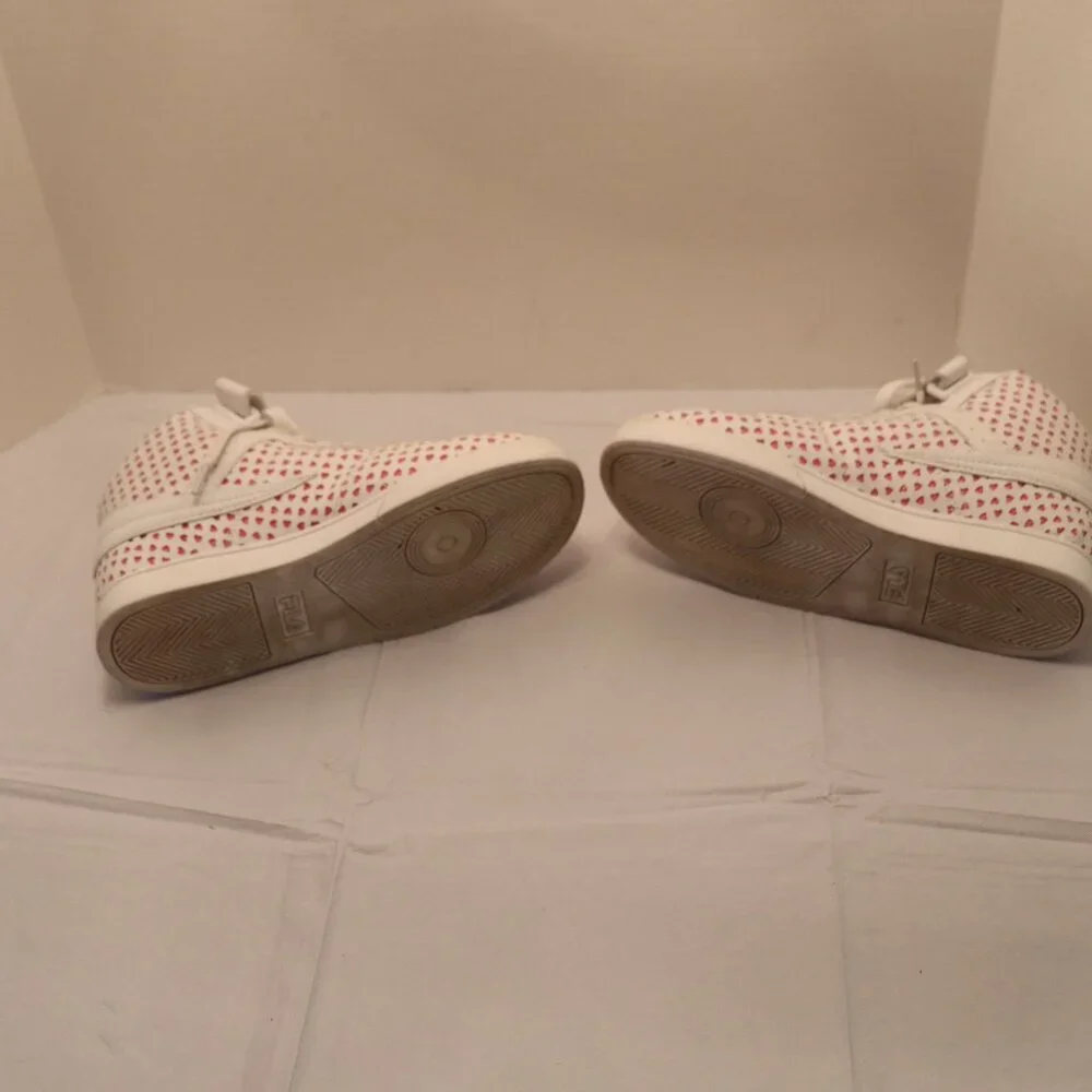 FILA Women's White with Red Hearts Leather Athletic‎ Shoes   Size 61/2